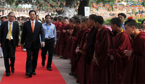 Vietnamese PM prays at Bodh Gaya, says Buddhism binds India, Vietnam