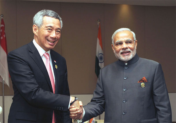 Prime Minister Narendra Modi meeting the Prime Minister of Singapore Lee Hsien Loong