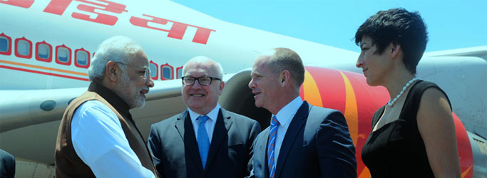 Prime Minister Narendra Modi being received on arrival by the Premier of Queensland, Campbell Newman