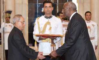 The High Commissioner-designate of Bahamas, Lowell J. Mortimer presenting his credential to the President,