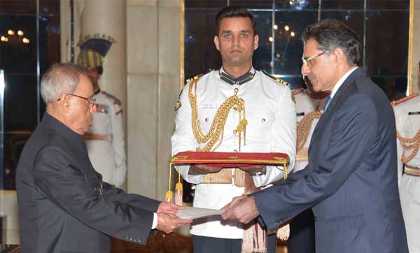 The High Commissioner-designate of Cyprus, Demetrios A. Theophylctou presenting his credential to the President, Pranab Mukherjee, at Rashtrapati Bhavan, in New Delhi on April 30, 2015.