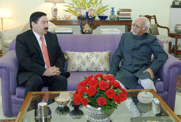 Ambassador of Kazakhstan to India, Bulat Sarsenbayev meeting the Vice President, Mohd. Hamid Ansari