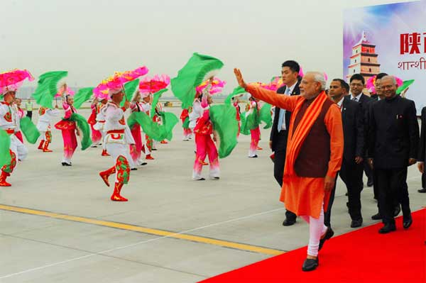 Chinese traditional dancers welcoming the Prime Minister, Narendra Modi at Xi’an Xiangyang International Airport, through various performances, in China on May 14, 2015.