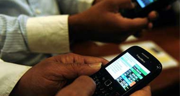 Mobile internet users in India to reach 371 mn by June : Report