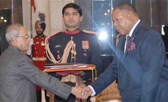 High Commissioner-designate of the republic of Malawi, Dr. Mbuya Isaac Munlo presenting his Credential to the President, Pranab Mukherjee
