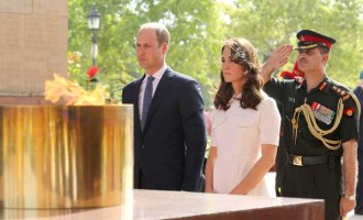 Duke and Duchess of Cambridge Prince William and Kate Middleton paying homage to the martyrs, at Amar Jawan Jyoti, India Gate, in New Delhi.