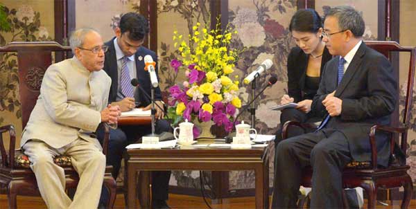 President, Pranab Mukherjee meeting the Party Secretary of Guangdong, Hu Chunhua, in Guangzhou, China.