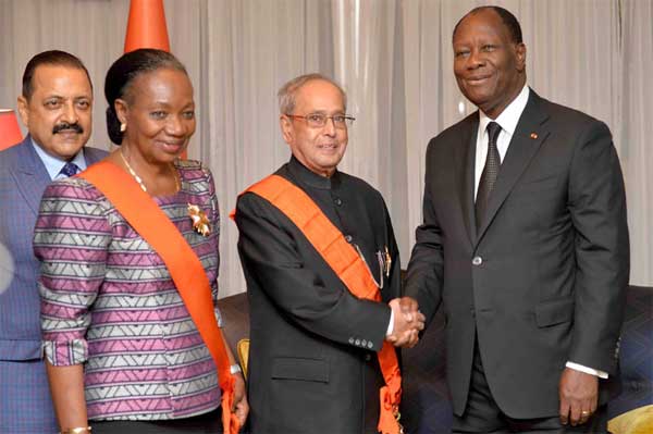 The President, Pranab Mukherjee at the banquet hosted in his honour by the President of the Republic of Cote d’Ivoire, Alassane Ouattara at Presidential Palace, in Abidjan on June 14, 2016. The Minister of State for Development of North Eastern Region (I/C), Youth Affairs and Sports (I/C), Prime Minister’s Office, Personnel, Public Grievances & Pensions, Atomic Energy and Space, Dr. Jitendra Singh is also seen.