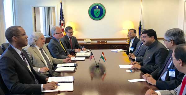 The Minister of State for Petroleum and Natural Gas (Independent Charge), Dharmendra Pradhan meeting the US Secretary of Energy, Dr. Ernest Moniz, in Washington.
