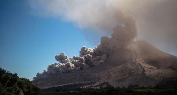 Bali airport closed due to volcanic ash eruption