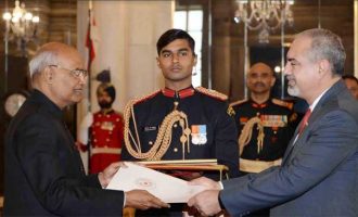 ENVOYS OF FOUR NATIONS PRESENT CREDENTIALS TO PRESIDENT OF INDIA