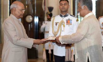 The Ambassador-designate of the Republic of Philippines, Ramon S. Bagatsing Jr. presenting his credential to the President, Ram Nath Kovind