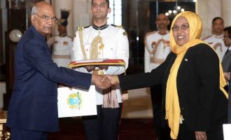 ENVOYS OF FOUR NATIONS PRESENT CREDENTIALS TO PRESIDENT OF INDIA