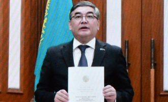 H.E. Mr. Nurlan Zhalgasbayev Ambassador of the Republic of Kazakhstan presenting credentials to President of India