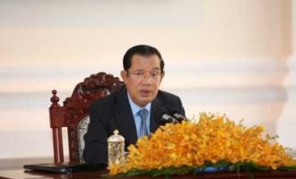 Cambodian PM calls on ASEAN to boost cooperation for socio-economic recovery