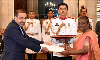 ENVOYS OF FIVE NATIONS PRESENT CREDENTIALS TO PRESIDENT OF INDIA