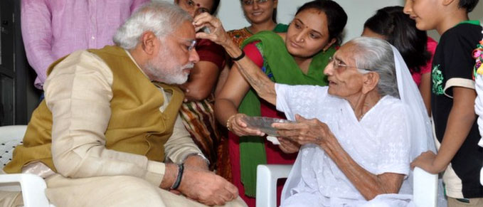 Narendra Modi Seeks Blessings of his Mother