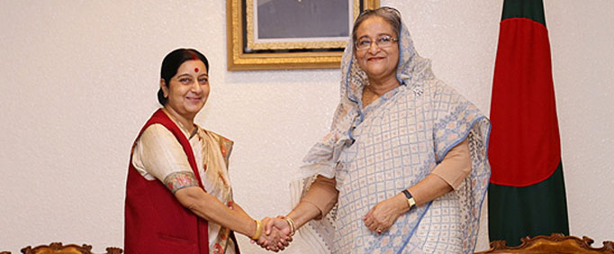 External Affairs Minister Smt. Sushma Swaraj meets Prime Minister Sheikh Hasina of Bangladesh in Dhaka 