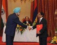 India inks five pacts with Mauritius, offers $500 mn credit