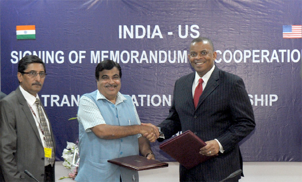 MoU : Minister for Road Transport & Highways and Shipping, Nitin Gadkari and the Secretary of Transportation, United States of America, Mr. Anthony Foxx