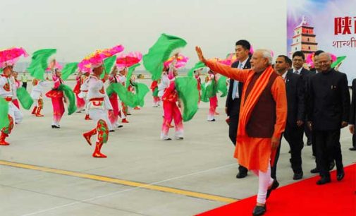 Chinese traditional dancers welcoming the PM, Narendra Modi at Xi’an Xiangyang International Airport,