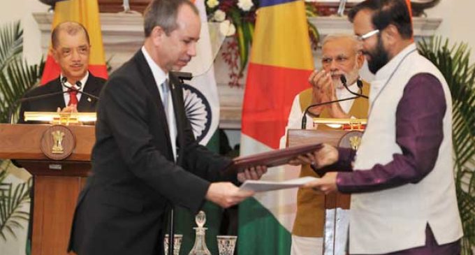 The Prime Minister, Narendra Modi and the President of the Republic of Seychelles, James Alix Michel, witnessing the exchange of agreements