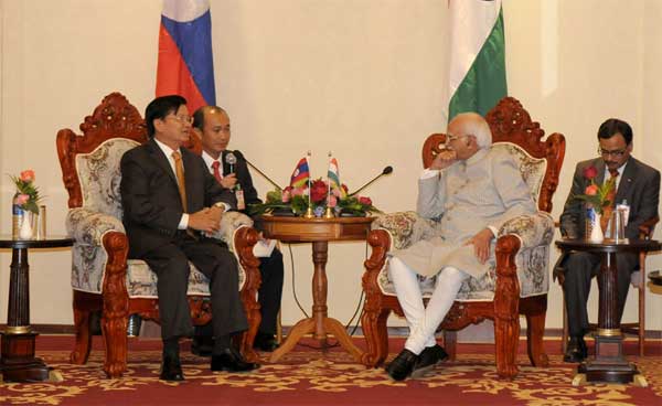 The Vice President, Mohd. Hamid Ansari meeting the Deputy Prime Minister and Minister of Foreign Minister of Lao PDR, Thongloun Sisoulith, in Vientiane.