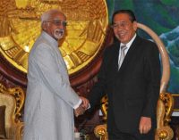 Vice President, Mohd. Hamid Ansari meeting the President of Lao PDR, Choummaly Sayasone