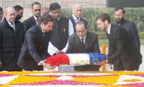 President of France, Francois Hollande laying wreath at the Samadhi of Mahatma Gandhi, at Rajghat, in Delhi on January 25, 2016.