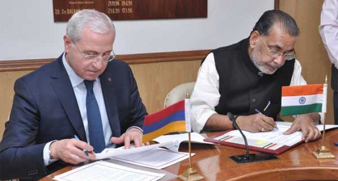 Union Minister for Agriculture and Farmers Welfare, Radha Mohan Singh and the Armenian Agriculture Minister, Sergo Karapetyan signing an agreement