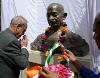 President of India, Pranab Mukherjee, paying floral tributes on the statue of Mahatma Gandhi