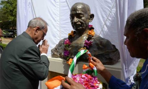 President of India, Pranab Mukherjee, paying floral tributes on the statue of Mahatma Gandhi