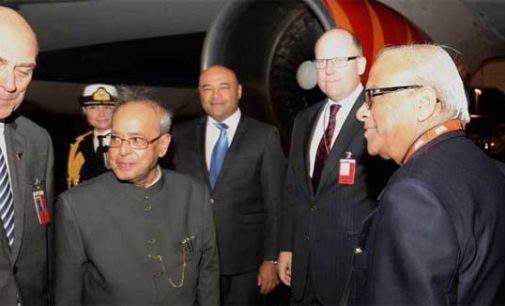 President, Pranab Mukherjee being received by the Minister of New Zealand for Ethnic Communities,