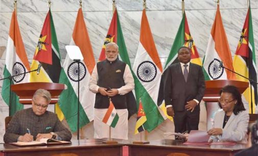 PM, Narendra Modi and the President of Mozambique, Filipe Nyusi witnessing the signing of agreements,