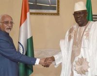 Vice President, M. Hamid Ansari with the Prime Minister of Mali, Modibo Keita, before the delegation level talks
