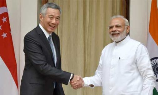 Prime Minister, Narendra Modi with the Prime Minister of Singapore, Lee Hsien Loong, at Hyderabad House