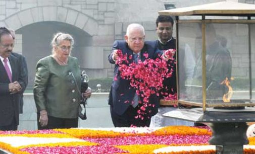President of Israel, Reuven Rivlin paying floral tributes at the Samadhi of Mahatma Gandhi, at Rajghat, in Delhi