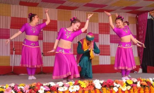 Diplomacyindia.com Exclusive Video : Kyrgyz Dancers Performing at SurajKund Mela 2017