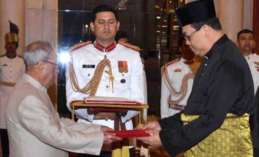 High Commissioner-Designate of Malaysia, Dato’ Hidayat Abdul Hamid presenting his credentials to the President, Pranab Mukherjee