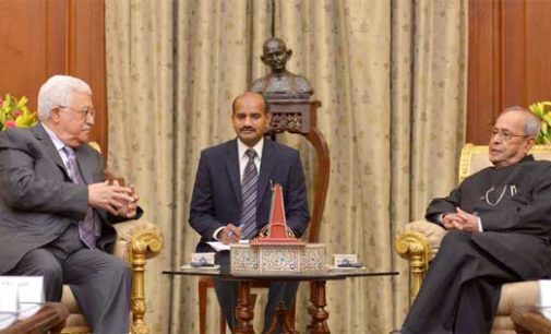 President of the State of Palestine, Mahmoud Abbas meeting the President, Pranab Mukherjee,