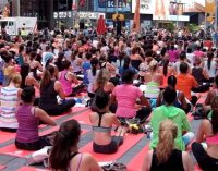 Thousands celebrate World Yoga Day in UAE