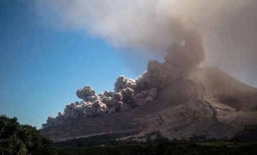 Bali airport closed due to volcanic ash eruption