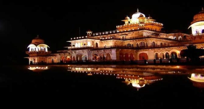 Raje launches ‘night tourism’ in Jaipur