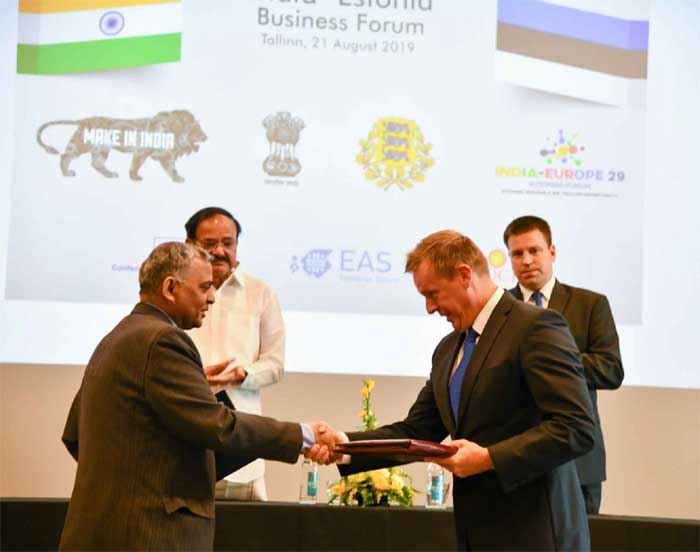 The Vice President, M. Venkaiah Naidu witnessing the exchange of MoUs, at the India-Estonia Business Forum meeting, in Tallinn, Estonia on August 21, 2019.