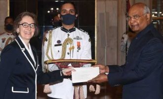 Peggy Frantzen, Ambassador of the Grand Duchy of Luxembourg presenting credentials to President of India